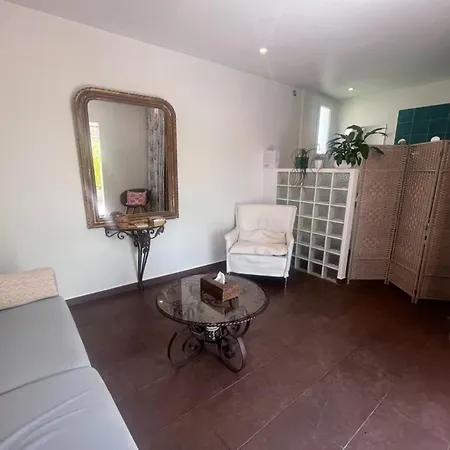 Petite Maison A Apartment